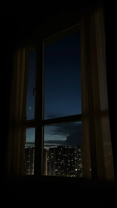 Dark Aesthetic Places, Night Landscape Photography, Apartment View, Scenery Pictures, Night Scenery, Night Landscape, Pretty Landscapes, Window View, Night City