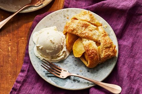 Strudel With Fried Apples Apple Slab Pie, Traditional Apple Pie, Pastry Cook, Southern Desserts, Apple Strudel, Fried Apples, Honeycrisp Apples, Fall Dishes, Cooked Apples