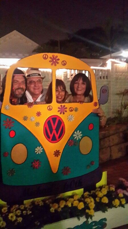 Photo booth Diy Volkswagen Bus Cardboard Photo Prop, Vw Bus Birthday Party Ideas, Diy Vw Bus Photo Prop, Vw Bus Photo, 60's Party, 70s Party Theme, 80s Party Decorations, 70s Theme, Birthday Props