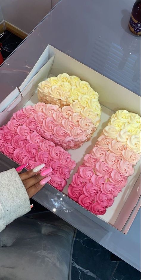 21st Bday Ideas, Gorgeous Birthday, Birthday Goals, 21st Birthday Cakes, 21st Birthday Decorations, 21st Party, Pink Birthday Cakes, 21st Birthday Cake, Beautiful Birthday Cakes