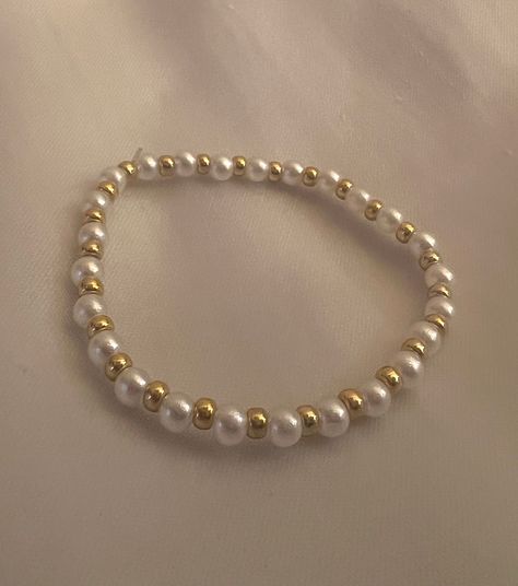 This listing is for one beaded boho bracelet. This bracelet has dainty beads that are strung on strong elastic. The gold beads are gold plated and will not tarnish, and the pearl beads are spherical. The bracelets are double knotted and glued shut. This bracelet would be a cute friendship bracelet, gift for a best friends, or a gift for her. Beaded Elastic Bracelets, Gifts To Get Friends, Best Friend Bracelet Ideas, Bracelet Ideas Gold, Friendship Bead Bracelets, Pearl Bracelet Ideas, Gold And Pearl Bracelet, Cute Jewellery, Cute Friendship