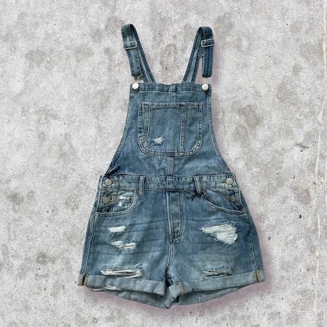 Short overalls outfit