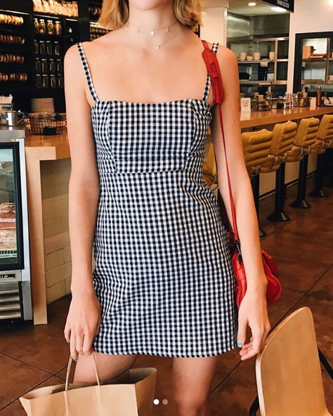 littlephebes Checkered Dress Outfit, Vestidos Retro, Checkered Dress, Mode Inspo, Gingham Dress, Dress Outfit, Plaid Dress, Outfits Casuales, Look Fashion