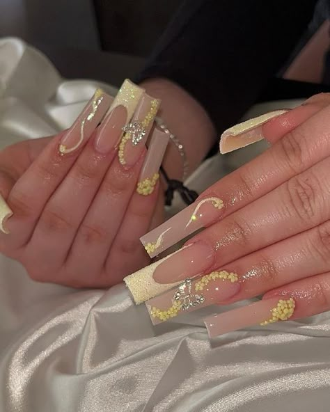 Nails Art Simple, Nail Art 2022, Beauty And The Beast Nails, Design Nails Art, Sweet 16 Nails, Nail Art 2023, Nail Art For Short Nails, Quince Nails, Quinceanera Nails