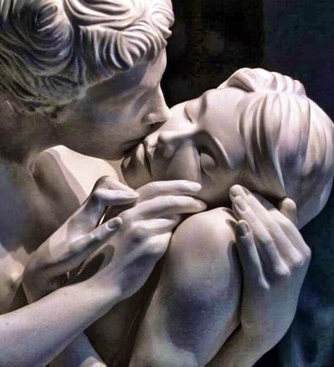 Yves Pires, Il bacio Kiss Painting, 얼굴 드로잉, Greek Statues, Rennaissance Art, Romance Art, Greek Sculpture, 흑백 그림, 인물 드로잉, Contemporary Sculpture