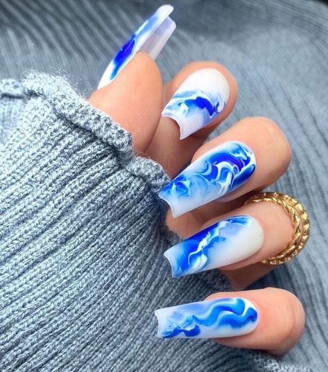 Pretty Nails Matte, Black And Blue Marble Nails, White And Blue Marble Nails, Navy Blue Marble Nails, White With Blue Nails, Blue And White Nails Designs, Nail Designs Blue And White, Royal Blue Marble Nails, White Nails With Blue Design