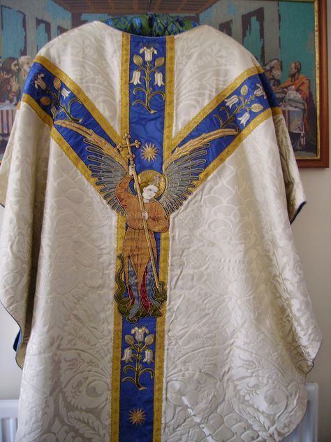 Sisters of Bethany chasuble-Angel and dragon white silk brocade royal blue PINTEREST: @ecclesiasticalsewing Ecclesiastical Vestments, Liturgical Vestments, Religious Embroidery, Liturgical Art, Liturgical Seasons, Church Banners, San Michele, Catholic Art, St Michael