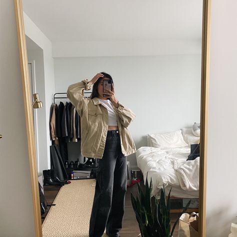 Beige Oversized Jacket Outfit, Beige Denim Jacket Outfit, Jeans Hijab Outfit, Beige Jacket Outfit, Jeans Chelsea Boots, Beige Denim Jacket, Oversized Jacket Outfit, Oversized Denim Jacket Outfit, Denim Oversized Jacket