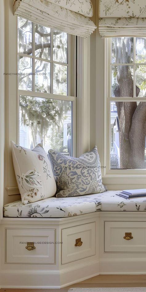 Window Seat Ideas Bedroom, Farmhouse Bay Window, Bay Window Living Room Ideas, Modern Bay Window Ideas, Bay Window Seat Ideas, Modern Bay Window, Bay Window Benches, Living Room Bay Window, Boho Living Room Inspiration