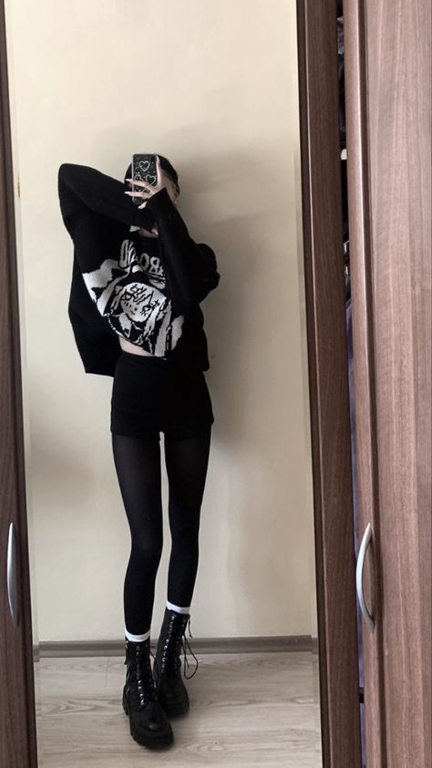 Aesthetics Outfits, Grunge Aesthetics, Look Grunge, Casual Goth, Look Legging, Aesthetic Outfit Ideas, Looks Black, Aesthetic Outfit, Alternative Outfits