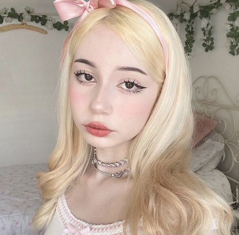 Makeup Pictorial, Doll Eye Makeup, Blonde With Pink, Alt Girls, Cute Makeup Looks, Gothic Beauty, Cute Makeup, Makeup Inspo, Maquillaje De Ojos