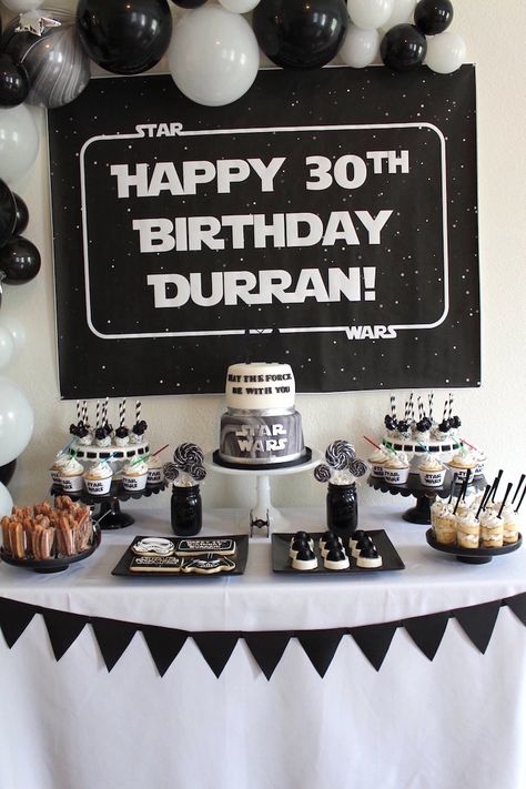 Star Wars Dessert, Star Wars Party Decorations, Decoracion Star Wars, Star Wars Themed Birthday Party, Birthday Star Wars, 17. Geburtstag, Star Wars Theme Party, Star Wars Diy