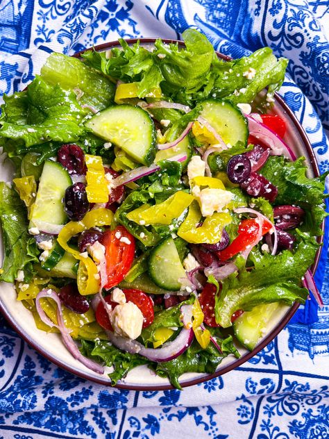 Greek Salad With Lettuce, Mediterranean Veggies, Salad With Lettuce, Lemony Dressing, Classic Greek Salad, Best Greek Salad, Chinese Chicken Salad Recipe, Chinese Chicken Salad, Fresh Salad Recipes