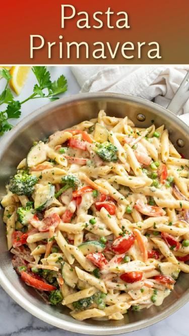 This restaurant-quality pasta primavera has a delicious herb cream sauce with penne pasta and a ton of fresh vegetables. There's no better way to get your family to eat their veggies! Herb Cream Sauce, Chicken Primavera Pasta, Veggie Pasta Recipes, Penne Pasta Recipes, Pasta Primavera Recipe, Pasta Penne, Pasta Primavera, Herb Sauce, Veggie Pasta