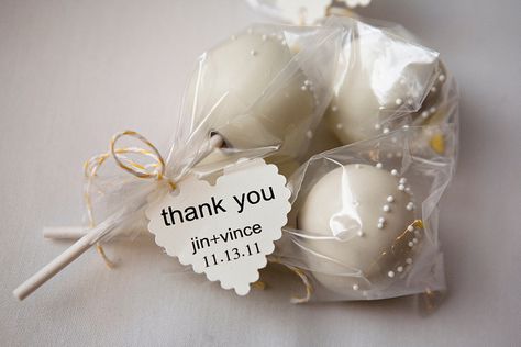 Cake Pop Wedding, Cake Pop Favors, Diy Wedding Favors Cheap, Pop Wedding, Vintage Wedding Favors, Wedding Cake Pops, Winter Wedding Favors, Cake Pop Ideas, Cheap Favors