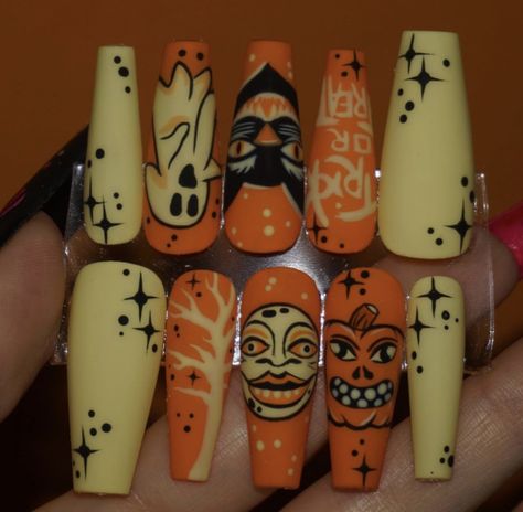 Vintage Halloween Nail Art, Frankenstein Nail Designs, Retro Halloween Nails, Vintage Halloween Nails, Funky Halloween Nails, Frankenstein Nails, Cat Claw Nails, Neon Nail Art Designs, Holloween Nails