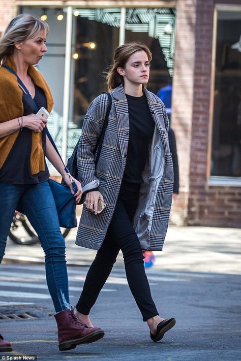 Always camera ready: Keeping her hair and make-up simple, the star looked as flawless as ever Emma Watson Casual, Emma Watson Outfits, Checkered Coat, Emma Watson Style, Looks Street Style, Mode Inspo, Dakota Johnson, 가을 패션, Emma Watson