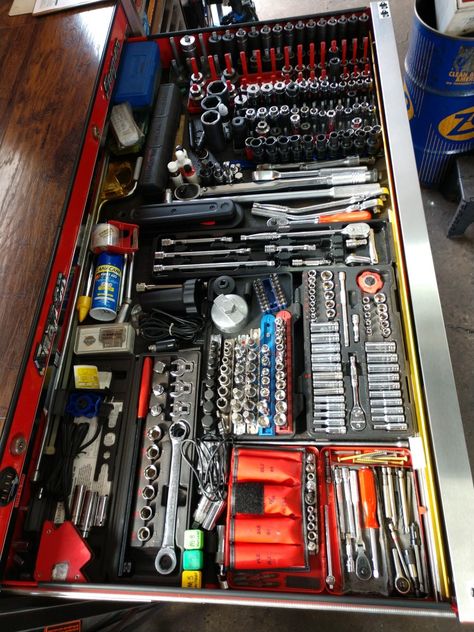 Mechanic Tool Box Ideas, Mechanics Tool Cart, Shop Tool Boxes, Mechanic Tool Box, Garage Organization Tips, Garage Workshop Organization, Garage Tool Organization, Garage Apartment Plans, Garage Tool Storage