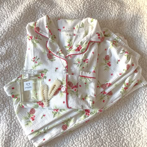 Chanel Christmas, Pajamas Aesthetic, Coquette Christmas, Cute Pjs, Pajama Fashion, Cute Sleepwear, Cute Pajama Sets, Cute Pajamas, Chuck Norris