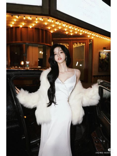 Korean Prom, Asian Prom Dress, White Fur Jacket, 파티 드레스, Rich Girl Aesthetic, Pretty Prom Dresses, Prom Outfits, Jairzinho, Feminine Aesthetic