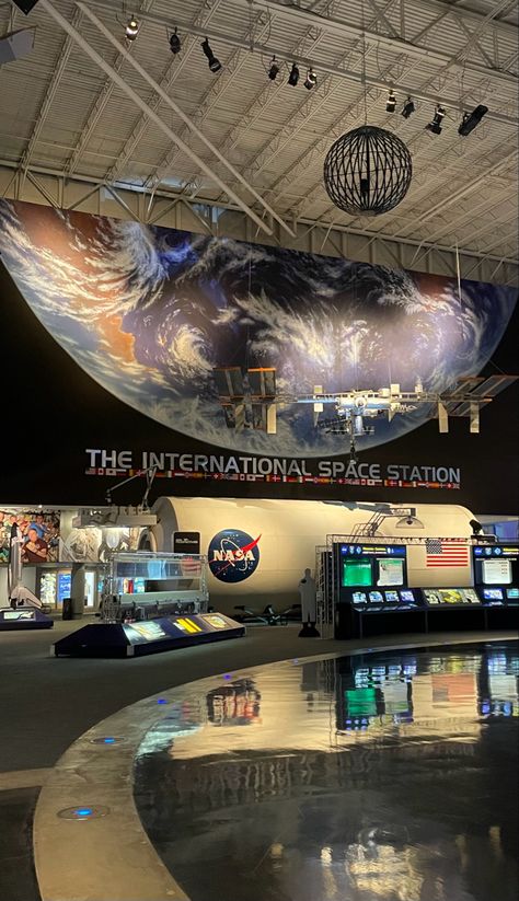 Space Force Aesthetic, Astrobiologist Aesthetic, Rocket Science Aesthetic, Nasa Museum, Nasa Bedroom, Aerospace Engineering Aesthetic, Planetarium Aesthetic, Astrophysics Aesthetic, Astronomy Student