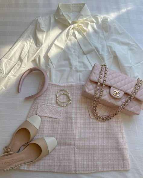 Casual Royal Outfits Aesthetic, Preppy Rich Girl Outfits, Royal Outfit, Old Stuff, Chique Outfits, Romantic Outfit, Estilo Preppy, Mode Inspo, Feminine Outfit