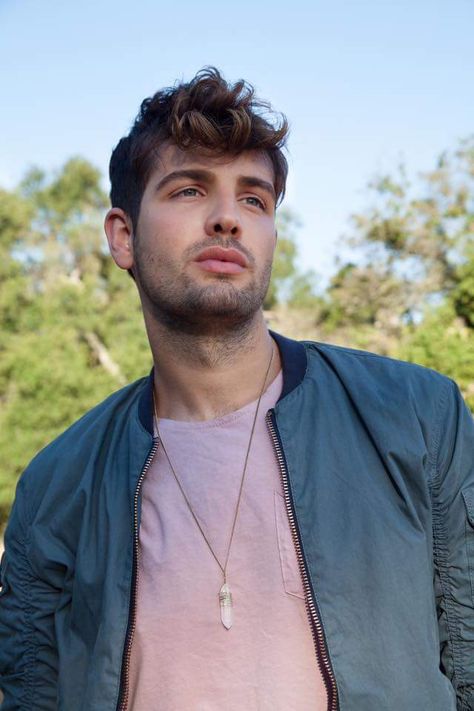 Daniel Craft Ideas, Britney Spears, Daniel Preda, Escape The Night, Joey Graceffa, Male Model, Diy Ideas, Dog Tag Necklace, Youtubers