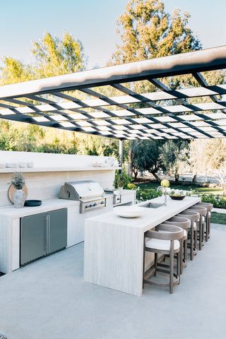 Kitchen Bars, Luxury Outdoor Kitchen, Outdoor Bbq Area, Outdoor Kitchen Decor, Outdoor Kitchen Bars, Outdoor Bbq Kitchen, Backyard Kitchen, Outdoor Kitchen Patio, Backyard Remodel