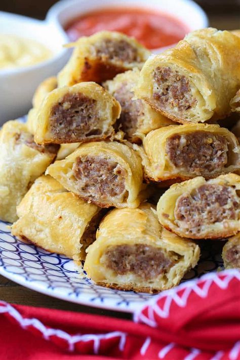 Everyone LOVES these Sausage Rolls! A perfect party appetizer, serve with a variety of sauce for dipping! Puff Pastry Sausage Rolls, Sausage Puffs, Easy Cocktail Recipes, Sausage Rolls Recipe, Family Dinner Ideas, Easy Cocktail, Cocktail Recipes Easy, Party Appetizer, The Pines