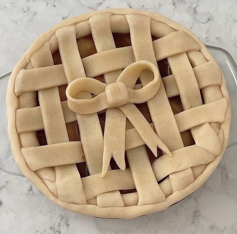 Apple Pie Designs, Mini Apple Pie, Pie Crust Designs, Pie Decoration, Mini Apple Pies, Pie Tops, Gateaux Cake, E Day, Mini Apple