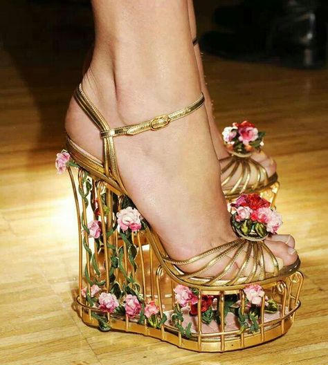 Cute Karl Lagerfeld, Shoe Gallery, Dolce E Gabbana, Shoe Art, Crazy Shoes, Shoe Obsession, Sandals Summer, Beautiful Shoes, Cute Shoes