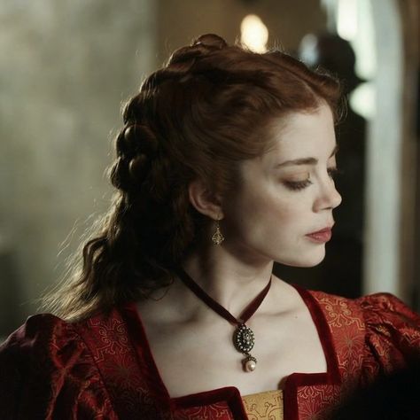 Charlotte Hope as Catherine of Aragon Ice And Fire Aesthetic, Lysa Tully, Charlotte Hope, The Spanish Princess, Fire Aesthetic, Historical Hairstyles, Mary Tudor, Spanish Princess, Margaery Tyrell