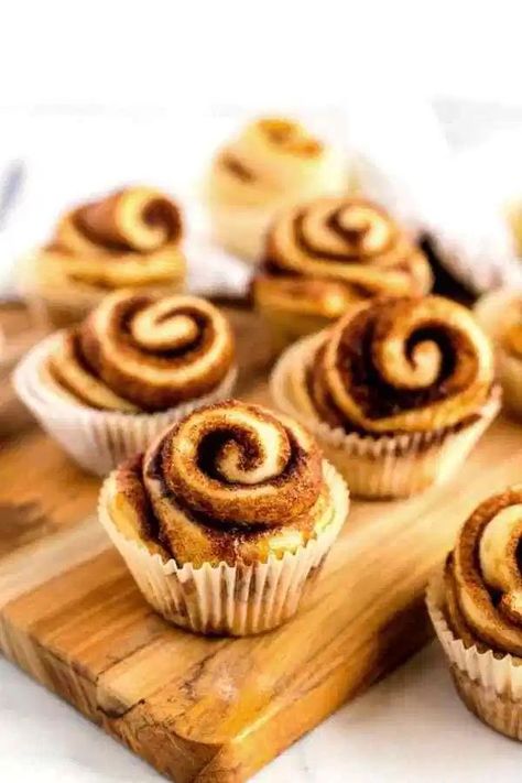 Packaging Cinnamon Rolls For Bake Sale, Cinnamon Rolls In Cupcake Pan, Breakfast Bake Sale Ideas, Wedding Cinnamon Rolls, Cinnamon Rolls Cupcakes, Cinnamon Rolls Birthday, Cinnamon Roll Display, Cinnamon Recipes Desserts, Cinnamon Roll Wedding Cake