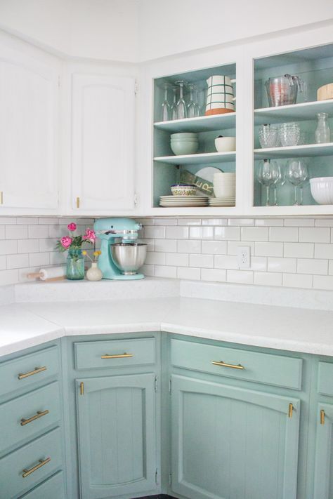 Refinish Cabinets, Two Tone Kitchen Cabinets, Paint Blue, Refacing Kitchen Cabinets, Kabinet Dapur, Two Tone Kitchen, Cabinet Refacing, Budget Kitchen, Farmhouse Kitchen Cabinets