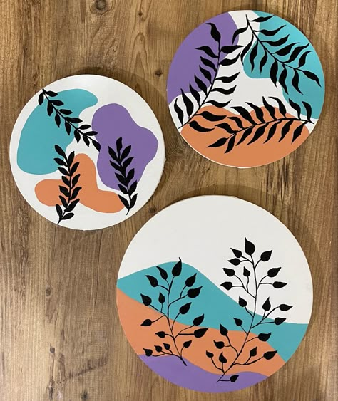 Tea Coasters Painting, Coasters Painting, Pottery Painting Ideas Easy, Simple Art Ideas, Painted Magnets, Boho Art Painting, Felt Doll Patterns, Doddle Art, Coaster Ideas