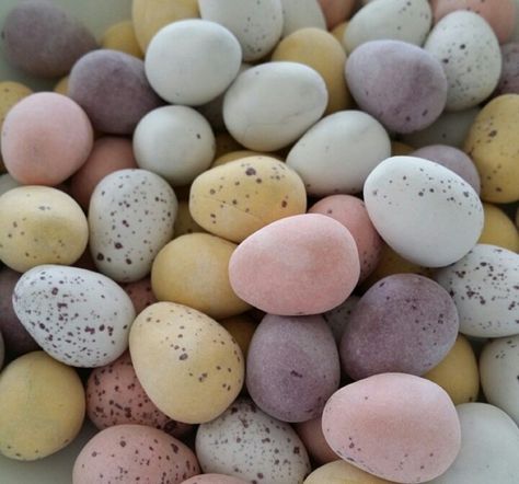 Mini eggs Mini Eggs Aesthetic, Mini Eggs, Sweet Food, Easter Chocolate, Pretty Pastel, Sweet Recipes, Pretty Things, Easter Eggs, Easter