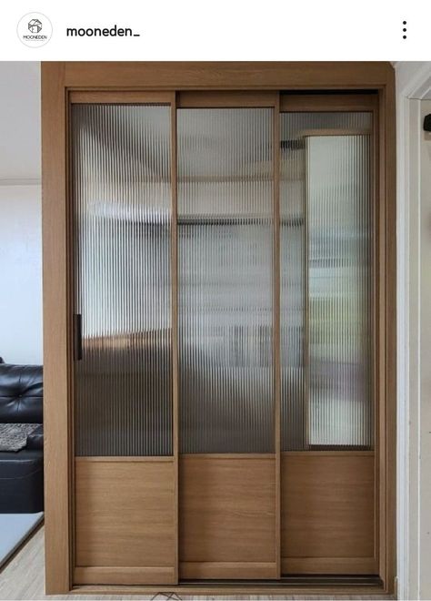 Japandi Sliding Door, Japandi Door Style, Wooden Home Decor, Door Design Modern, Wooden Home, Japandi Style, Partition Design, Closet Design, Sliding Glass Door