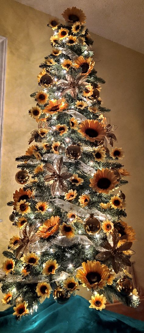 My "Year Around Sunflower Tree" Sunflower Tree, Sunflower Christmas, Christmas Tree Decorating Themes, Boquette Flowers, Tree Decorating, My Year, Decorating Themes, Christmas Tree Ideas, Deck The Halls