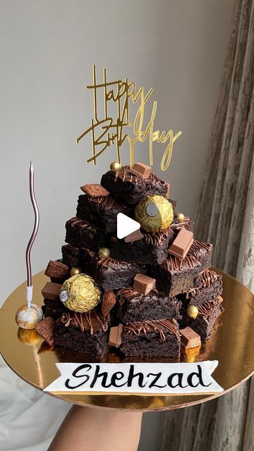 Chocolate Brownie Stack Birthday Cake, Brownie Tower Cake, Brownie Birthday Cake Ideas, Brownie Stack Cake, Brownie Cake Design, Brownie Tower Ideas, Brownies Birthday Cake Ideas, Brownie Cake Birthday, Brownie Birthday Cake