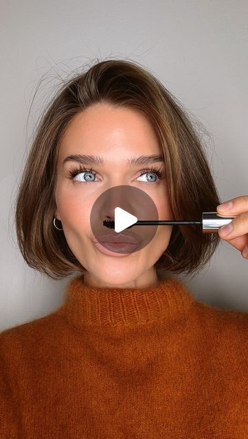 GINE MARGRETHE on Instagram: "Mascara game; the hack is to roll the brush through the lashes for length and a feathery look 👀  #makeup #mascara #beautytips #howtobeauty #makeupforbeginners #beautyhacks" Mascara Free Makeup Look, Ginemargrethe Hair, Simple Mascara Look, Casual Glam Makeup, Gine Margrethe Style, Corporate Makeup Looks, Gine Margrethe Hair, Natural Eyebrow Makeup Tutorial, Makeup For Photos