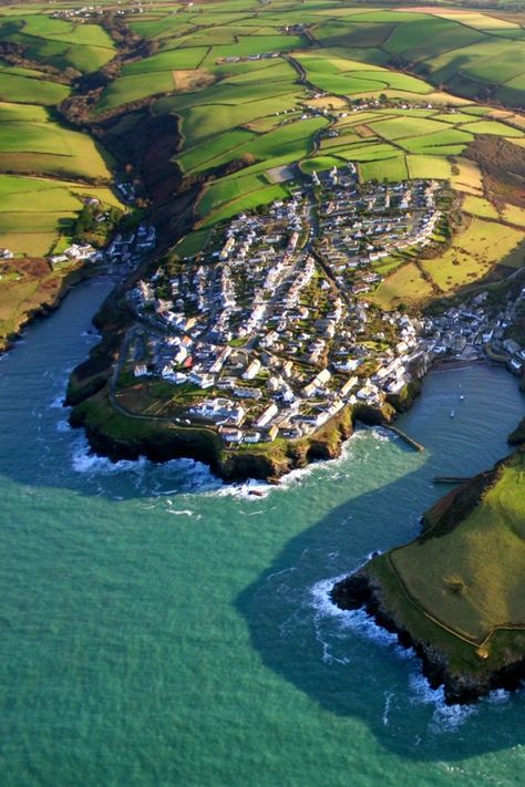 Bucket List Destination: Port Isaac | The Lettered Cottage Port Isaac, North Cornwall, Cornwall England, Photography Beach, England Uk, English Countryside, England Travel, Places Around The World, Albania