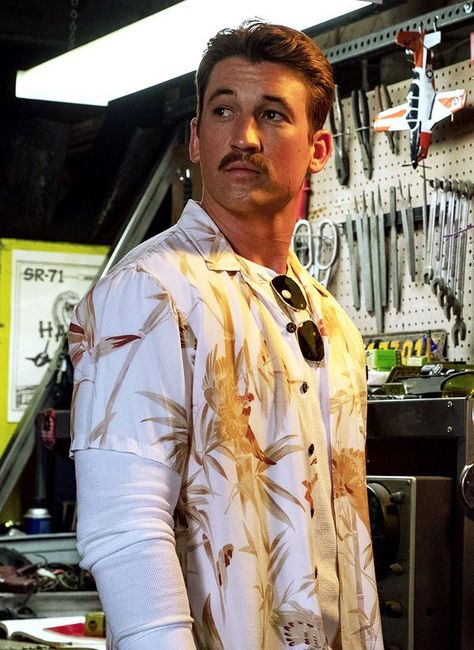 Mike Teller, Action Films, Glen Powell, Miles Teller, Corte De Cabelo Masculino, Movies And Series, Hottest Guy Ever, Hot Actors, Film Review