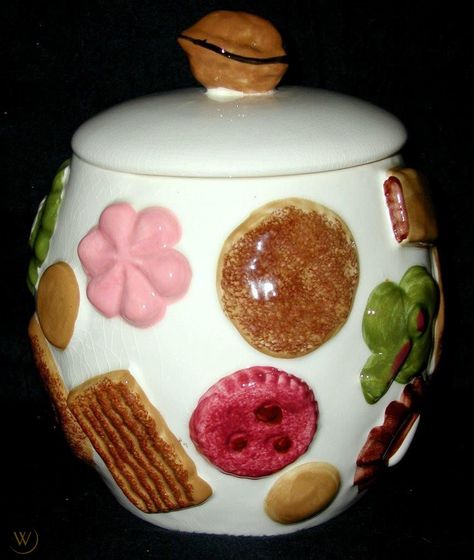 Antique Cookie Jars, Collectible Cookie Jars, Popular Cookies, Soft Sugar Cookies, Cookie Jars Vintage, Vintage Jars, Pottery Marks, Biscuit Jar, Vintage Cookies