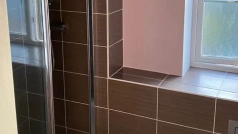 Brown Tile Bathroom Ideas, Brown Tile Bathroom Ideas Color Palettes, Brown Tiles Bathroom, Brown Bathroom Tiles, Bathroom With Brown Tile, Bathroom Brown Tile, Brown Tile Bathroom, Grey Mosaic Tiles, Brown Tile