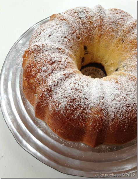 Panettone Cake, Panettone Recipe, Italian Travel, Christmas Bread, Italian Cake, Torte Cupcake, Bundt Cakes Recipes, Food And Travel, Italian Desserts