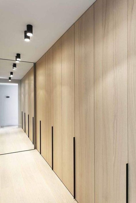 Hall Closets, Vstupná Hala, Interior Design Per La Casa, Swim School, Contemporary Villa, Wall Designs, Bedroom Wardrobe, Design Del Prodotto, Wardrobe Doors