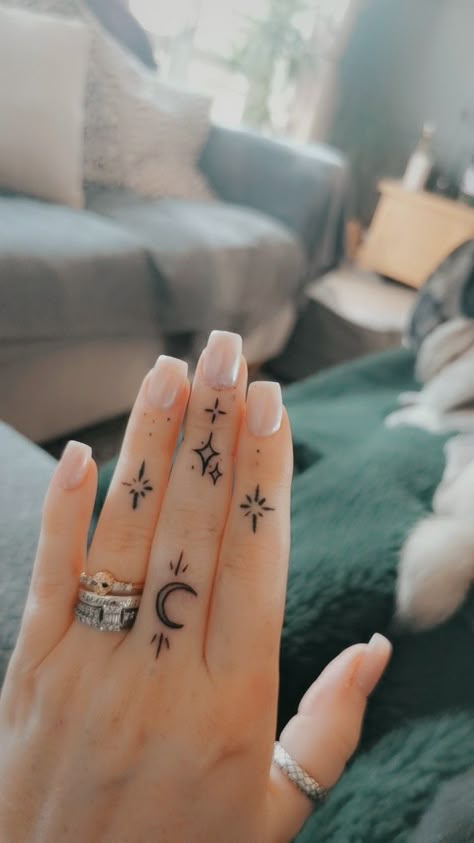 Outside Of Hand Tattoo, Tattoo Ideas On Finger, Hand Tattoos For Women Moon, Hand Tattoos Moon And Stars, Moon And Sun Finger Tattoo, Nails Inspiration Stars And Moon, Tattoo Ideas For Fingers, Two Moons Tattoo, Stars Finger Tattoo