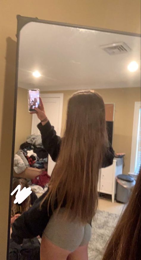 #tiktok #instagram #mirrorselfies Latina Mirror Pic Gyatt, Post Shower Mirror Selfie, Poses To Make Your Bum Look Bigger, Fake Snap Pics Girly, Sitting Mirror Poses, Pretty Selfies 13 Age, Latina Snaps Arch, Girls In Nike Pros, Pretty Selfies Poses