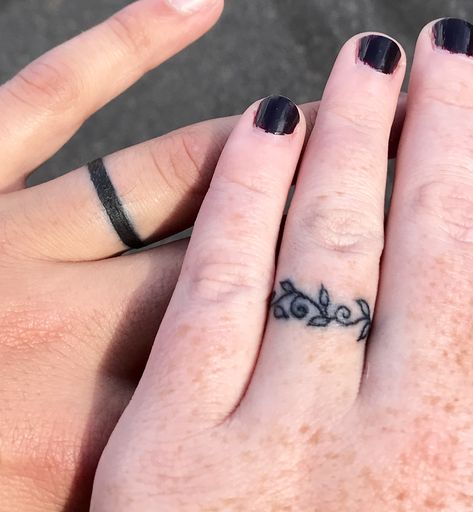 Wedding ring tattoos Vine Ring Tattoo, Tattoo Wedding Bands, Ring Tattoo Wedding, Ring Tattoo Ideas, Wedding Ring Tattoos, Lace Wedding Ring, Ring Tattoo Designs, Wedding Band Tattoo, Maria Carey