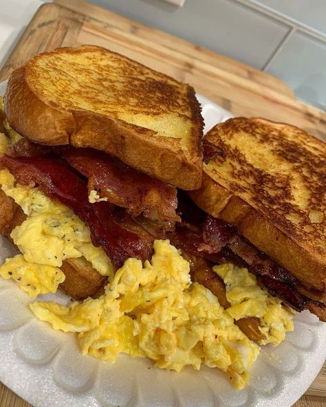 Cheese Breakfast, Bacon And Eggs, Bacon Egg And Cheese, Soul Food Dinner, Egg And Cheese, Food Babe, Food Therapy, Yummy Comfort Food, Bacon Egg